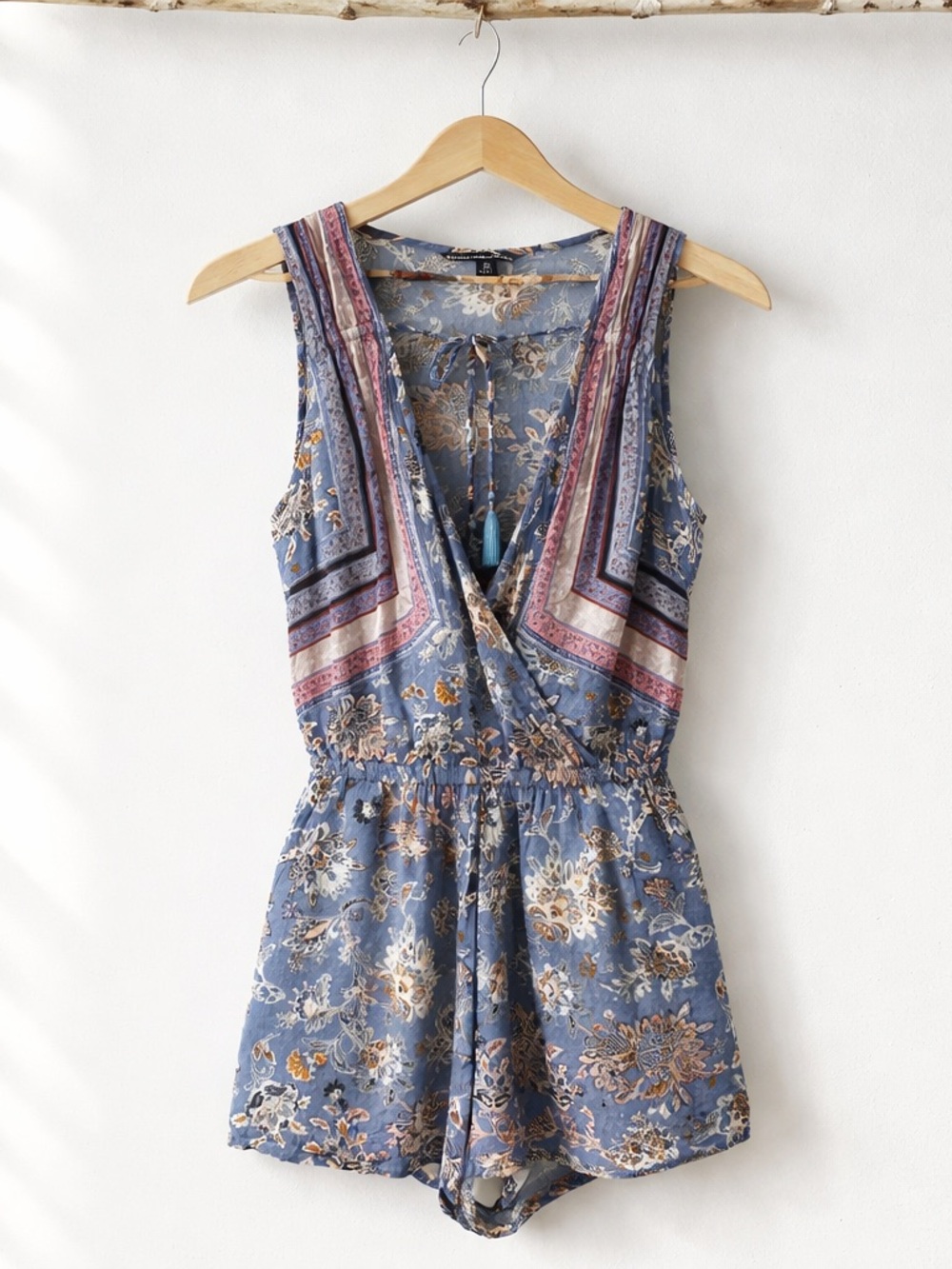 American Eagle Blue Floral Faux Wrap Romper Shorts Pockets Size XS Boho Summer